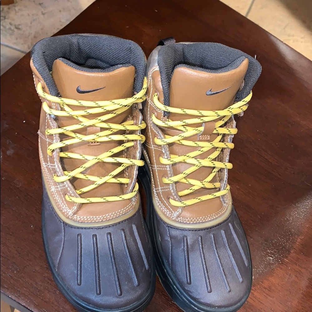 Boys Nike ACG boots